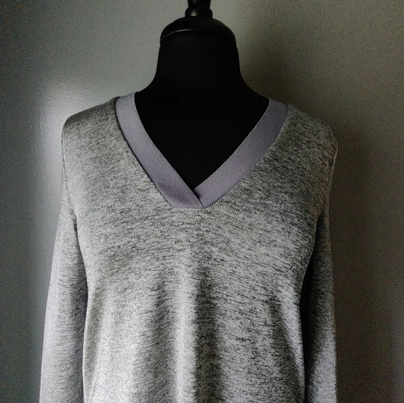 Loft Outlet V-Neckline Long Sleeve - Picture 2 of 5